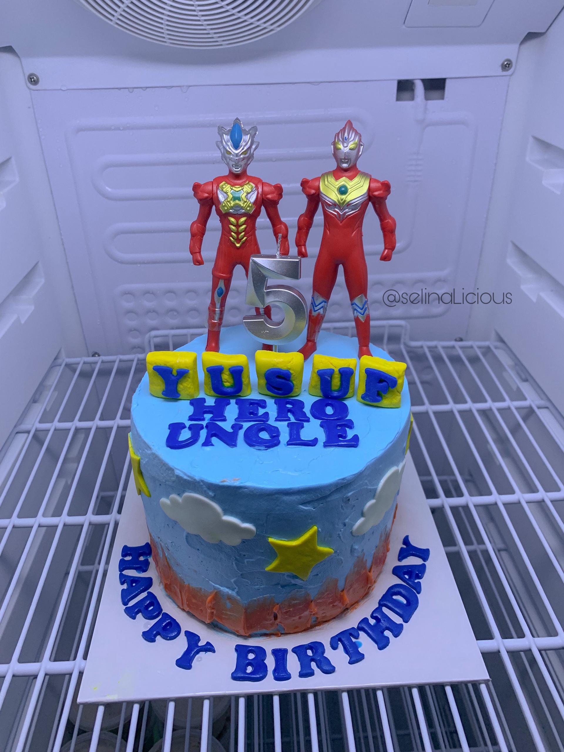 Ultraman (Blue) Birthday Cake